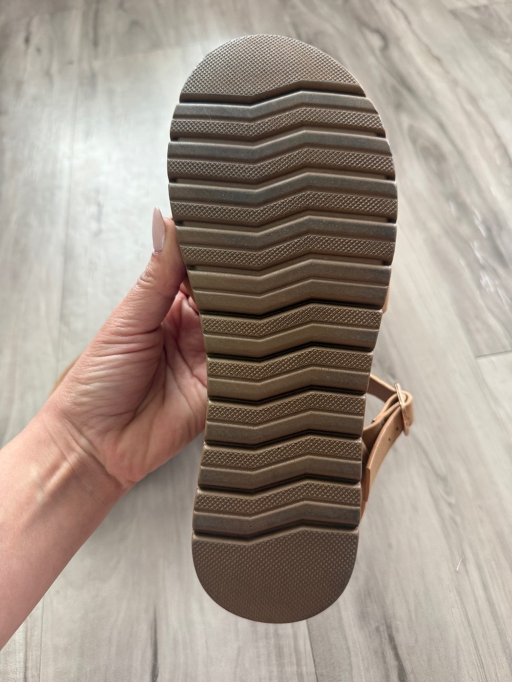 Soda Tan Strappy Chunky Sandals Women’s Size 7 Casual Summer Flat Ankle Strap - Picture 3 of 4